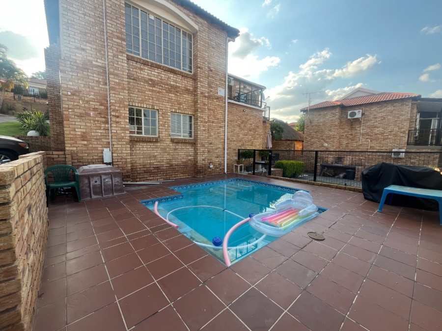 4 Bedroom Property for Sale in Safari Gardens North West